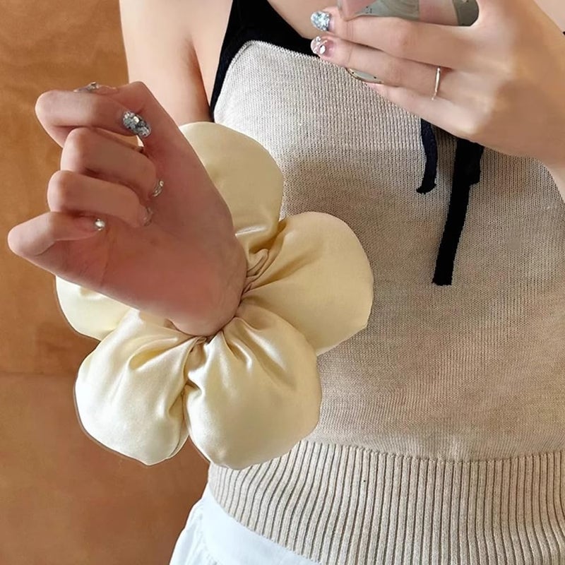 دينبري ربطات شعر ساتان كبيرة مزينة بالزهور للنساء، ربطات شعر حريرية على شكل زهور للفتيات، إكسسوارات شعر كورية عصرية كبيرة الحجم مزينة بالزهور للشعر الكثيف المجعد (أسود وبيج) - Image 3